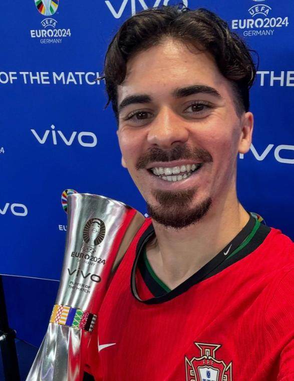 维蒂尼亚MVP 26号孔塞桑成第26人 马丁内斯挨批