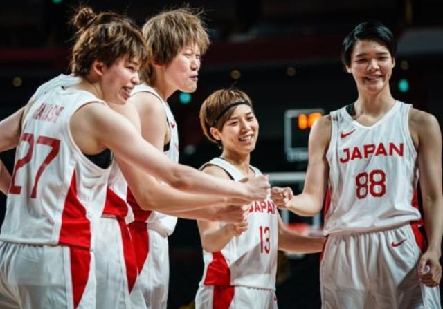 开云中国官网-【2021国际篮坛十大新闻】雄鹿登顶 科比终入名人堂